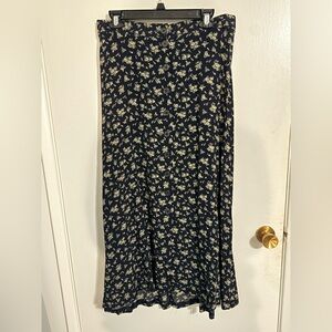 Jones New York Black and Cream Floral Maxi Skirt
